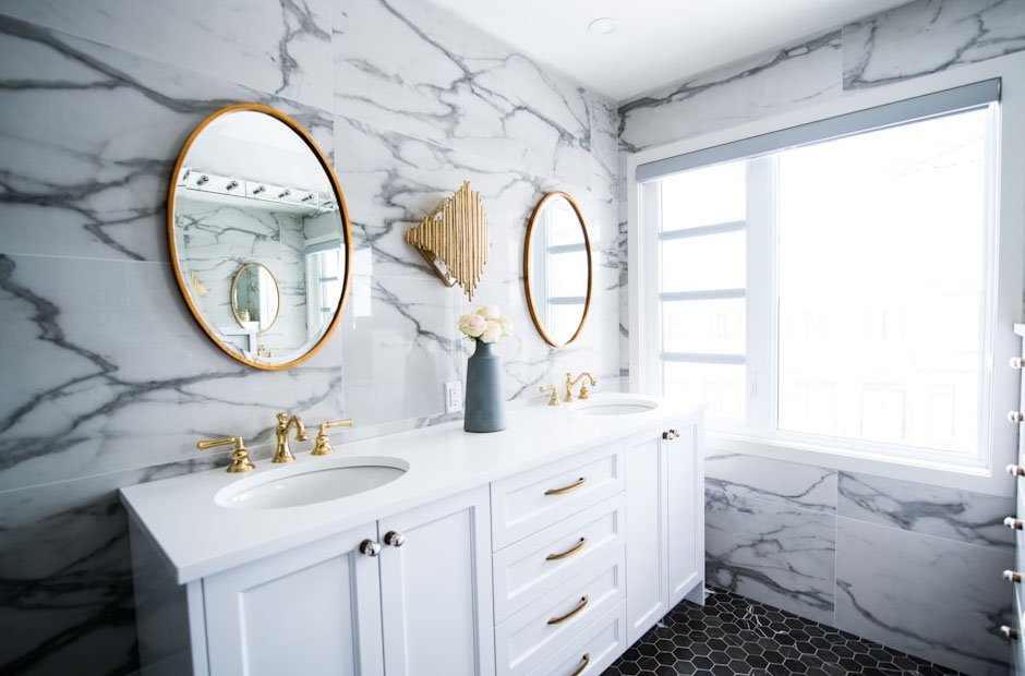 working with a bathroom remodeling service