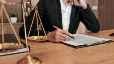 how car accident lawyers handle distracted driving cases