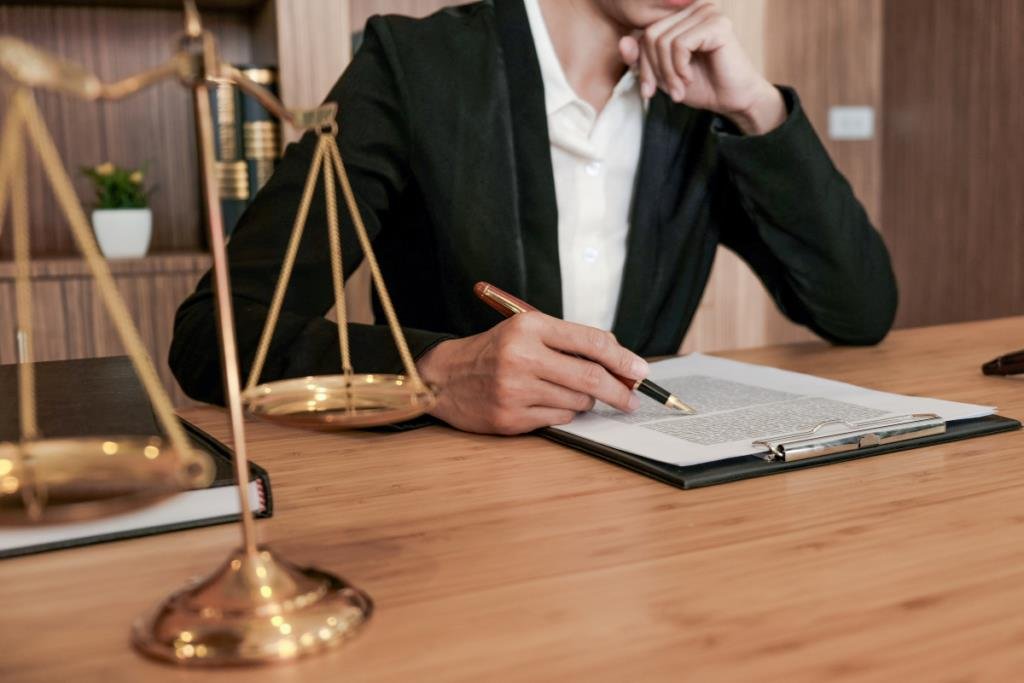 how car accident lawyers handle distracted driving cases
