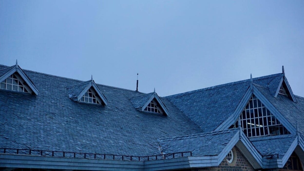 why smart homeowners schedule regular roof checkups