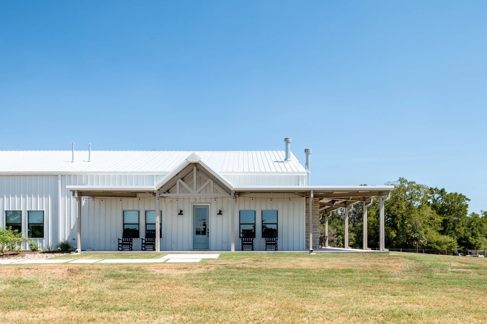 barndominiums versus traditional homes