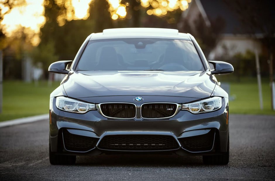 how to evaluate luxury vehicle features and tech