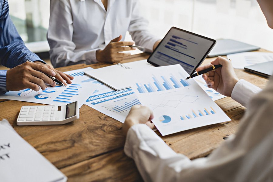 how bookkeepers prepare reports that strengthen decision making