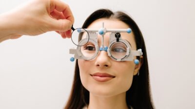 how eye doctors help patients transition to progressive lenses