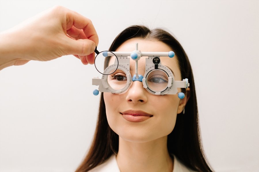 how eye doctors help patients transition to progressive lenses