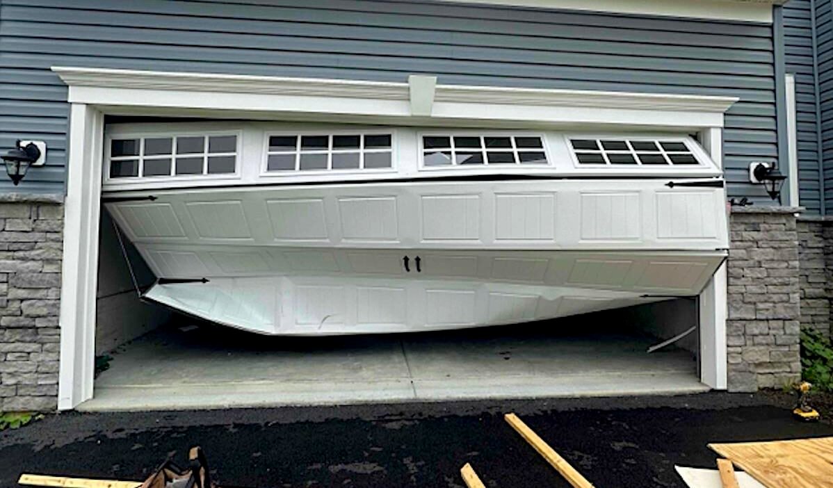 signs you need professional garage door repair